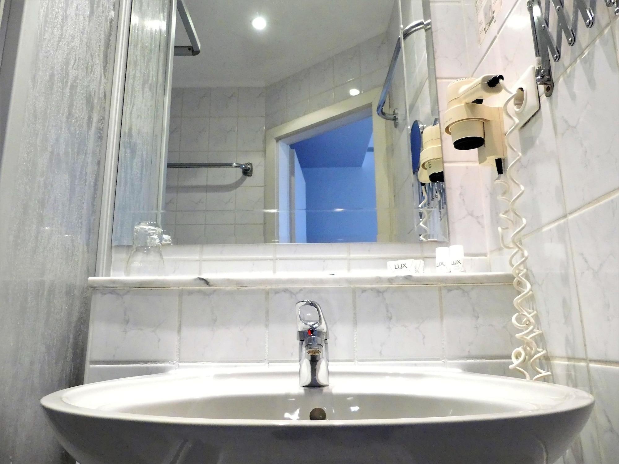 קלן Hotel Kunibert Der Fiese מראה חיצוני תמונה