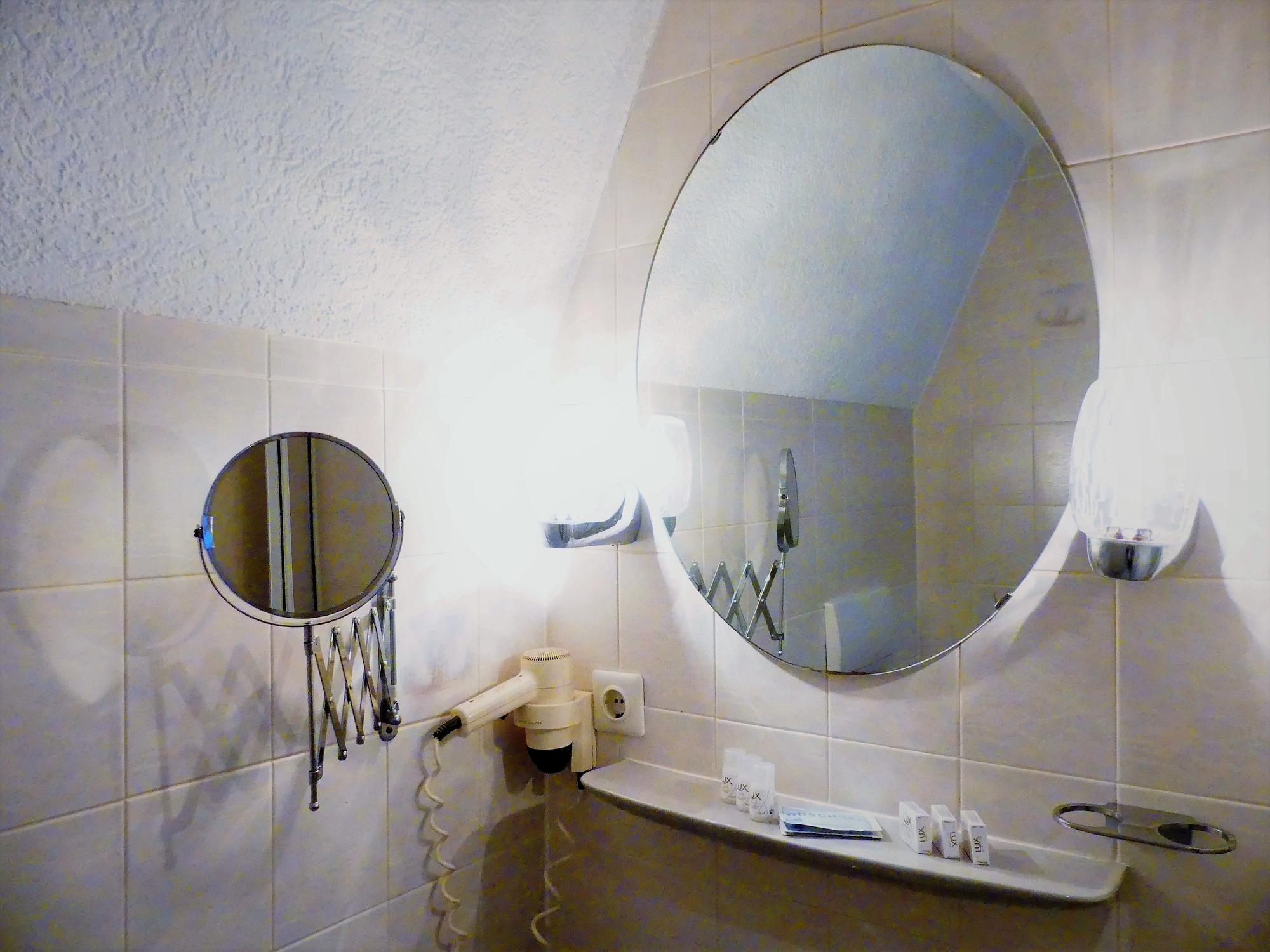 קלן Hotel Kunibert Der Fiese מראה חיצוני תמונה